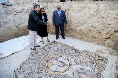 Thổ nhĩ kỳ khai quật bức tranh ghép 2000 tuổi dưới lòng đất - 3