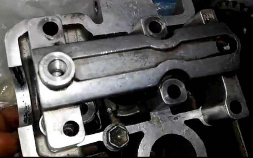 Thử phân biệt bên trong đầu bò xe raider và fx125 nhà suzuki - 6