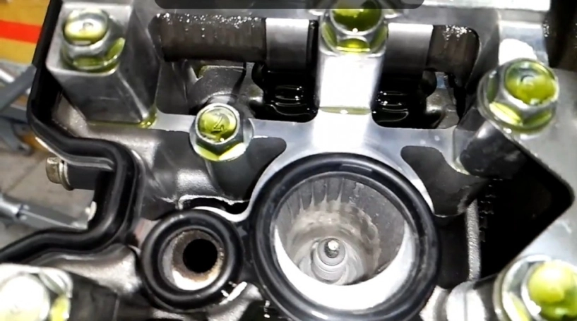 Thử phân biệt bên trong đầu bò xe raider và fx125 nhà suzuki - 8