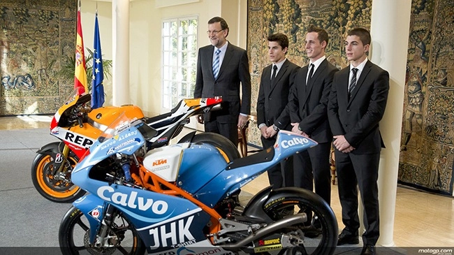 Thủ tướng tây ban nha tổ chức mừng công cho các tay đua motogp 2013 - 1
