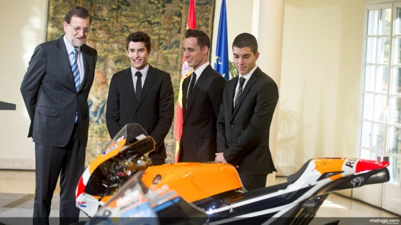 Thủ tướng tây ban nha tổ chức mừng công cho các tay đua motogp 2013 - 3