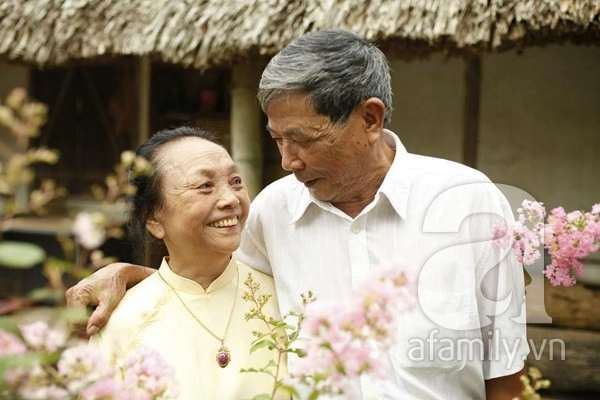 Tình yêu vĩnh cửu của cặp vợ chồng 60 năm không rời tay nhau - 7