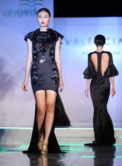 Top model hội ngộ trên sàn catwalk - 4