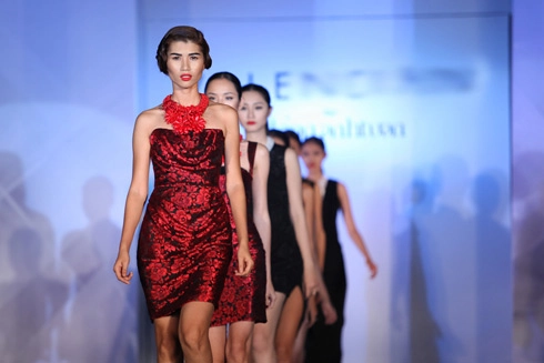 Top model hội ngộ trên sàn catwalk - 12