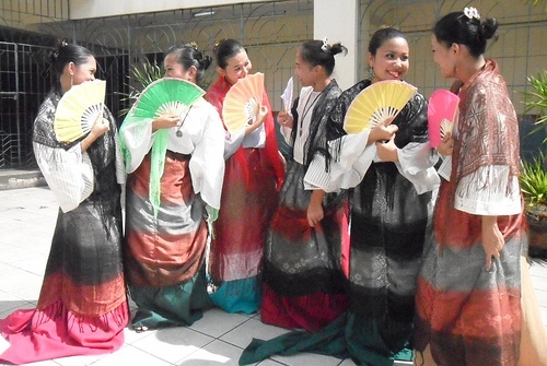 Trang phục truyền thống của phụ nữ 10 nước asean - 9