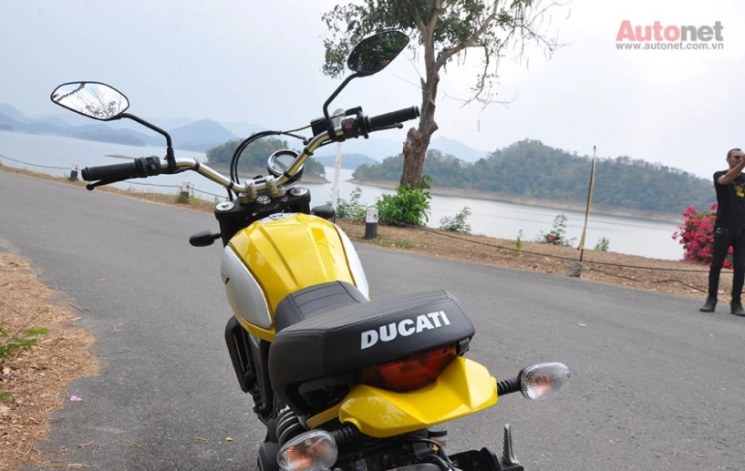 Trên yên ducati scrambler chinh phục những con đường trên đất thái - 23