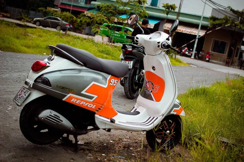 Tuyệt vời chiếc vespa tem repsol mang số đấu - 6