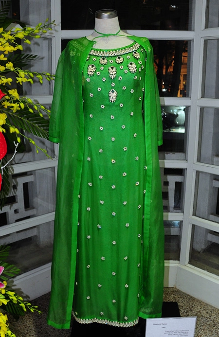 Váy audrey hepburn elizabeth taylor trưng bày tại vn - 4