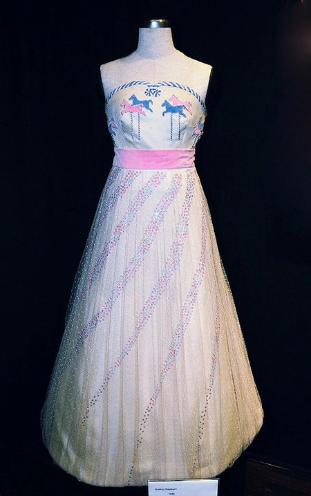 Váy audrey hepburn elizabeth taylor trưng bày tại vn - 5
