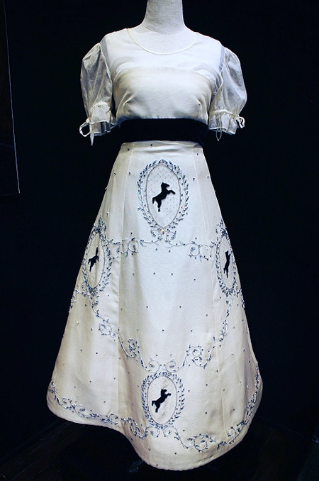 Váy audrey hepburn elizabeth taylor trưng bày tại vn - 6