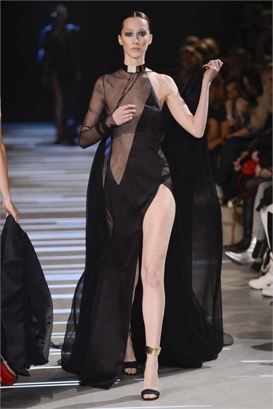  váy phơi ngực gây sốc tại tuần thời trang paris - 2