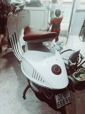 Vespa 946 trị giá 500 triệu đồng với biển số siêu đẹp 66666 - 2