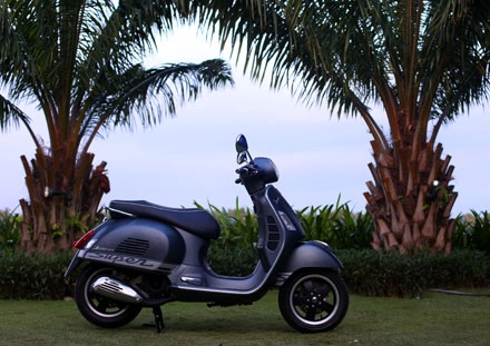 Vespa gts super anh chàng đẹp mã - 6