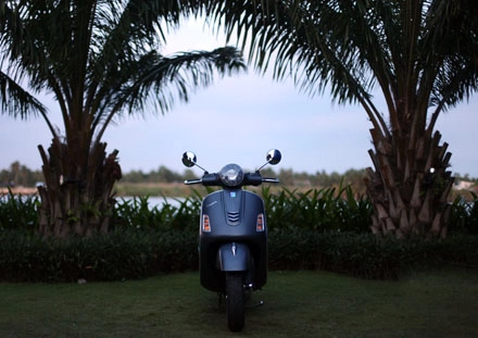 Vespa gts super anh chàng đẹp mã - 17