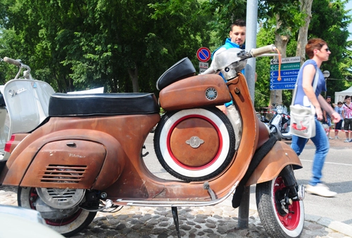 Vespa việt nam đưa cờ việt tung bay trên những cung đường châu âu - 10