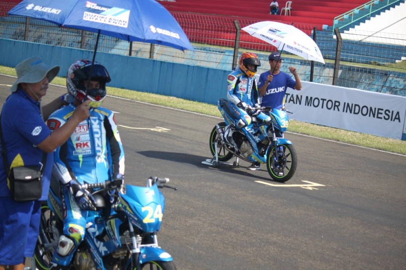 Vòng 2 giải đua xe gắn máy suzuki asian challenge tại đường đua sentul - indonesia - 8