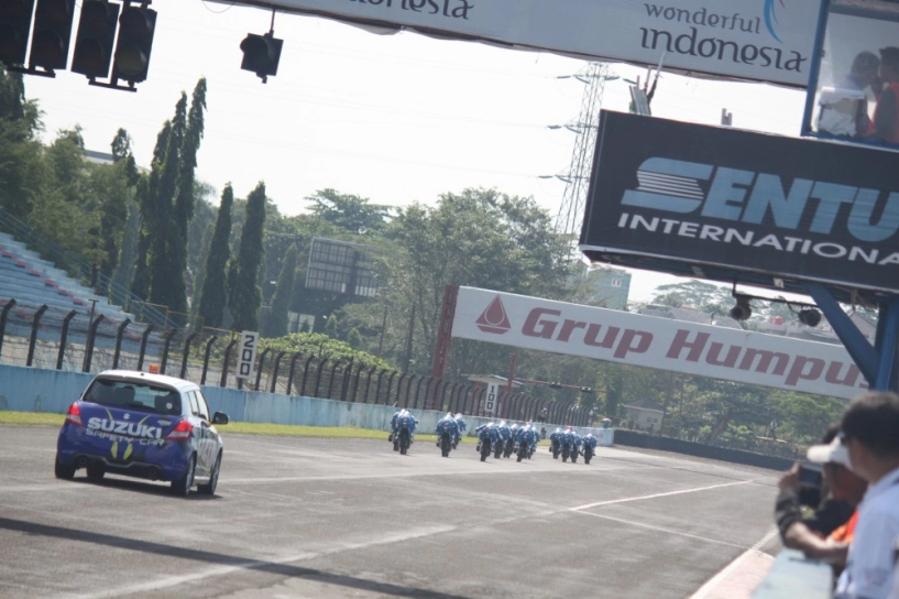 Vòng 2 giải đua xe gắn máy suzuki asian challenge tại đường đua sentul - indonesia - 10