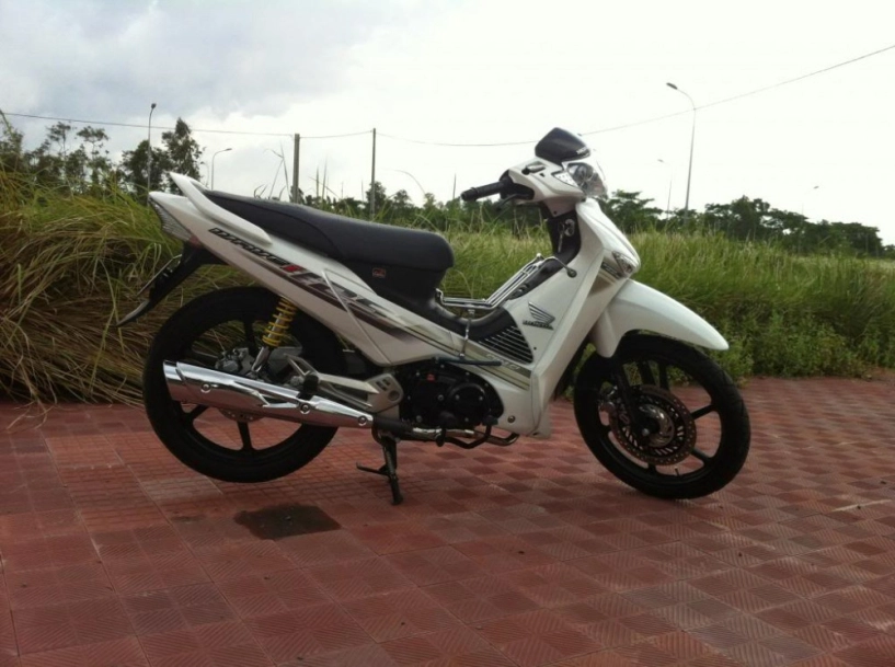 Wave 125i độ cực chất với màu trắng tinh khôi - 2