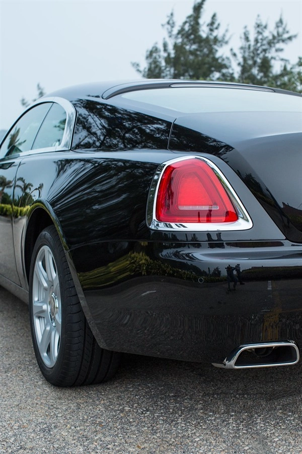 Wraith 4 siêu phẩm mới của rolls royce - 2