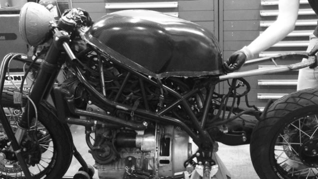 Xế độ cafe racer sử dụng nhiên liệu từ mỡ heo - 4