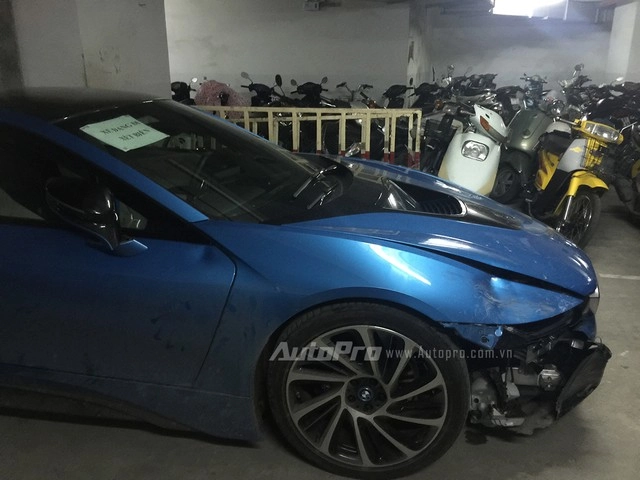 Xe tiền tỉ bmw i8 bị vỡ đầu trước khi được nhập hộ khẩu - 2