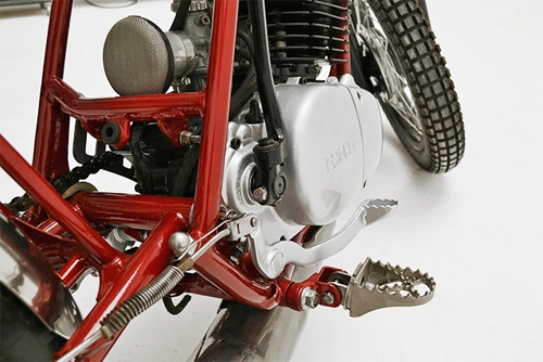 Yamaha dt250 độ tinh xảo đến từng chi tiết theo phong cách xe đua - 12