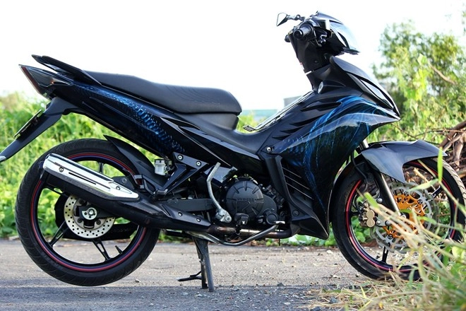 Yamaha exciter 2011 được trang trí với tem 3d hình rồng - 1