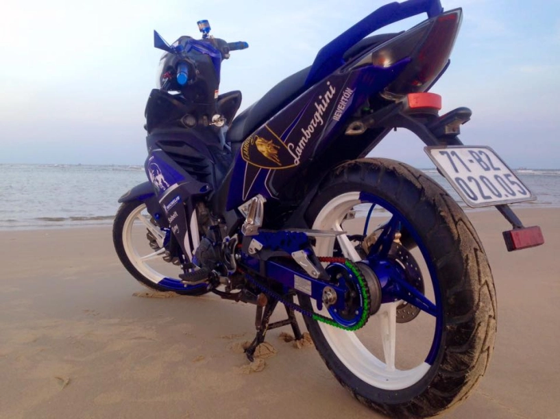 Yamaha exciter một mình trên bãi biển - 2