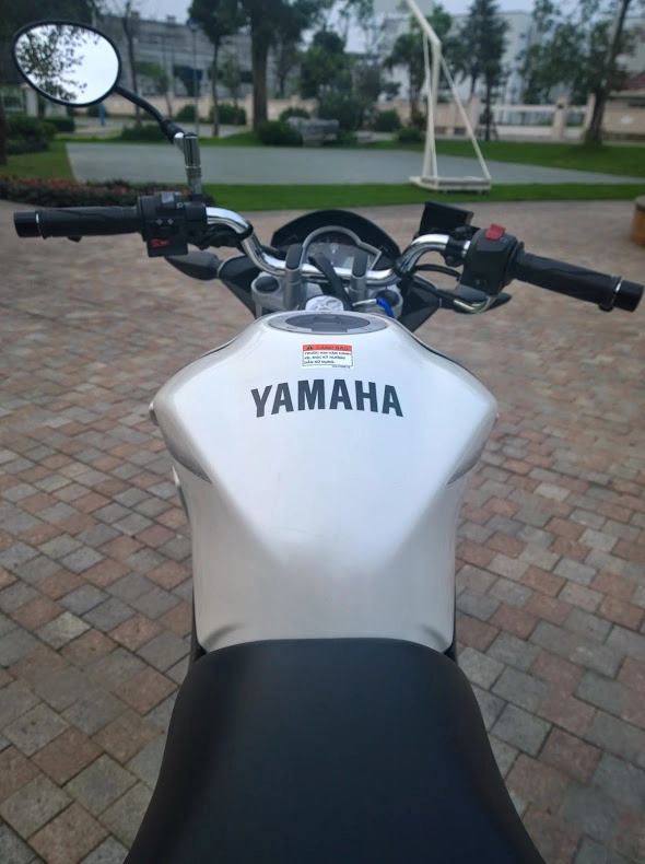 Yamaha fz 150i một tia chớp trên đường phố - 13
