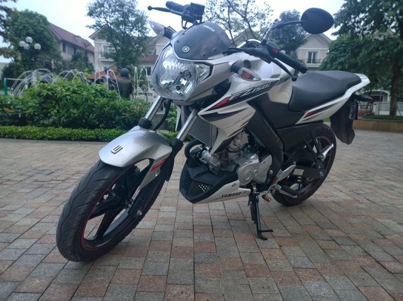 Yamaha fz 150i một tia chớp trên đường phố - 15