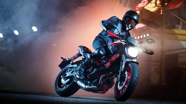 Yamaha mt-07 chiếc nakedbike giá rẻ ra mắt phiên bản stunt mới - 1