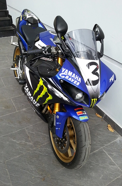 Yamaha r1 độ phong cách monster - 6