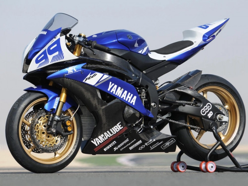 Yamaha r6 mạnh mẽ trên đường đua - 1