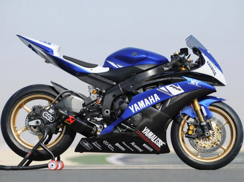 Yamaha r6 mạnh mẽ trên đường đua - 2