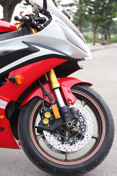 Yamaha r6 ngựa hoang khó cầm cương - 12