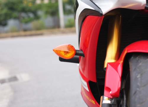 Yamaha r6 ngựa hoang khó cầm cương - 13