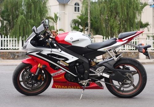 Yamaha r6 ngựa hoang khó cầm cương - 3