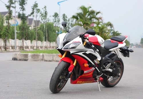 Yamaha r6 ngựa hoang khó cầm cương - 4