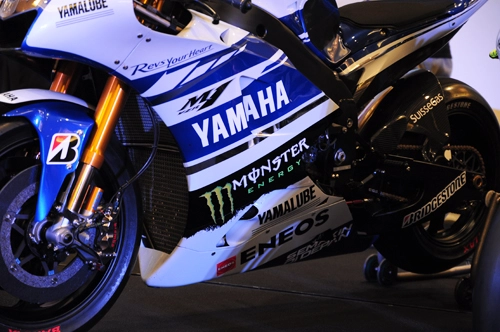 Yamaha yzr-m1 motogp có gì khác với các superbike - 3