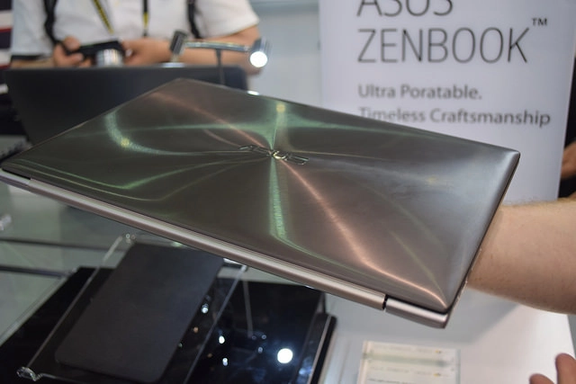 Zenbook ux303 laptop có thiết kế đẹp mỏng và nhẹ - 1