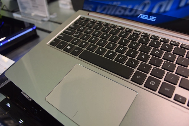 Zenbook ux303 laptop có thiết kế đẹp mỏng và nhẹ - 5