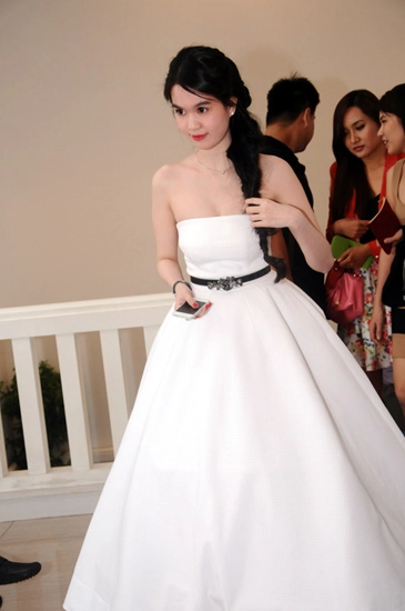 10 bộ váy trắng tinh tế của ngọc trinh - 3
