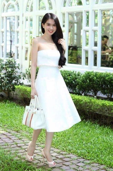 10 bộ váy trắng tinh tế của ngọc trinh - 4