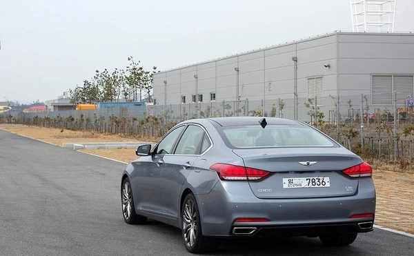 Ảnh thực tế xe sang giá rẻ hyundai genesis 2015 - 6
