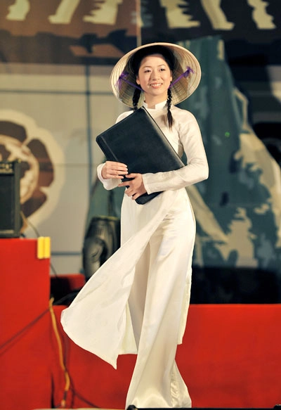 Áo dài kimono khoe sắc trên sân khấu hội an - 2