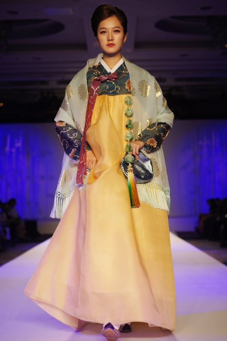 Áo dài việt đọ sắc với hanbok hàn quốc - 2