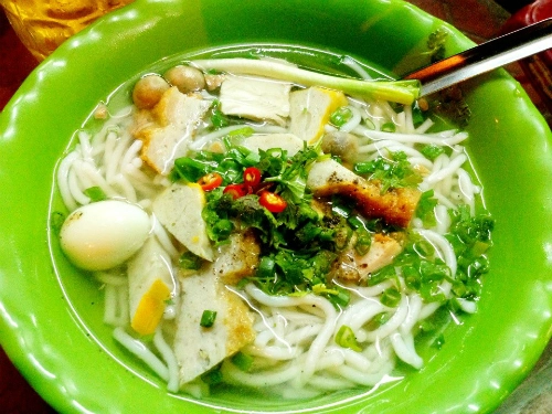 Bánh canh chả cá cho bữa trưa sài gòn - 1