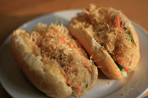 Bánh mì việt nam ngon kì lạ với nhiều loại nhân hấp dẫn - 3