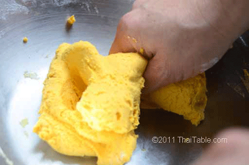 Bánh nếp bí ngô sữa dừa kiểu thái - 2