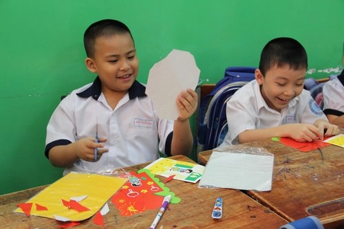 Bé làm thiệp tết chúc ông bà cha mẹ - 7
